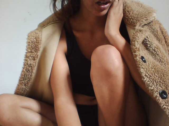 PrettyLie live cam on BongaCams