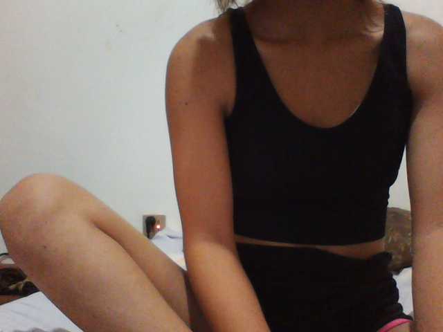PrettyLie live cam on BongaCams