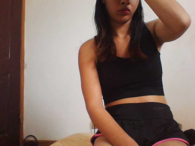 PrettyLie live cam on BongaCams