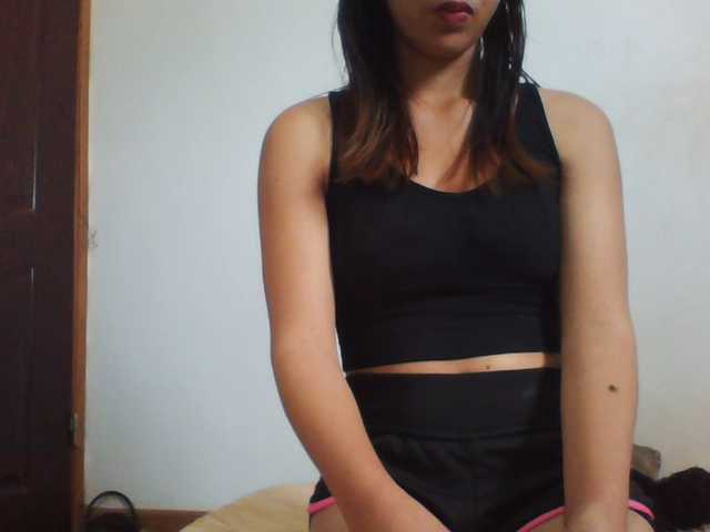 PrettyLie live cam on BongaCams
