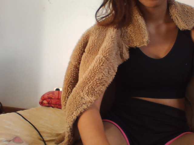 PrettyLie live cam on BongaCams