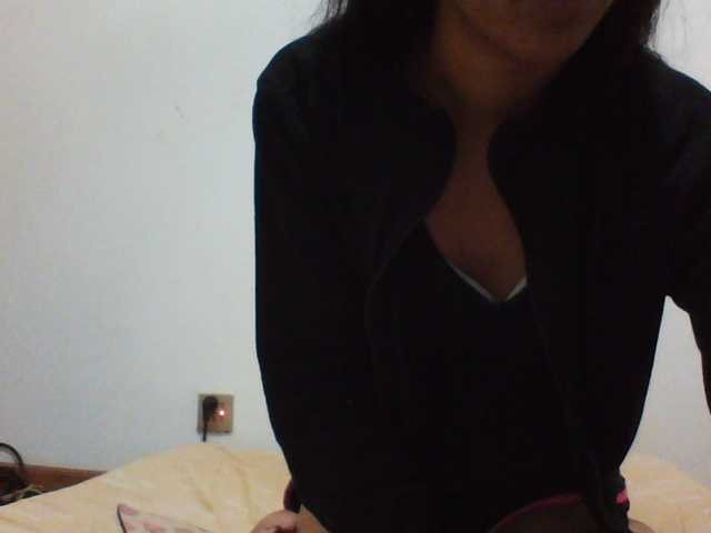 PrettyLie live cam on BongaCams