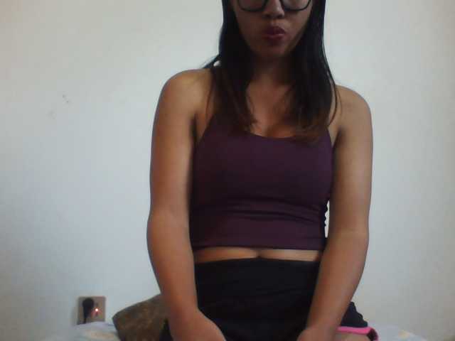 PrettyLie live webcam show
