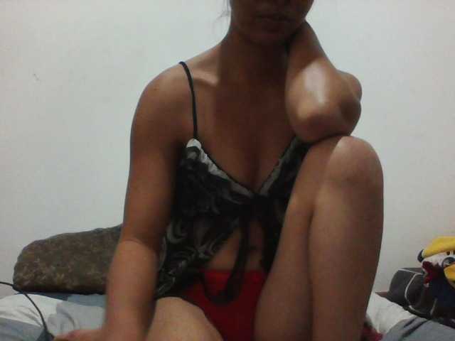 le modèle PrettyLie est en webcam porno dans un show sur le site bongacams, il possède les tags suivants: Ebony,Brunette,Shaved