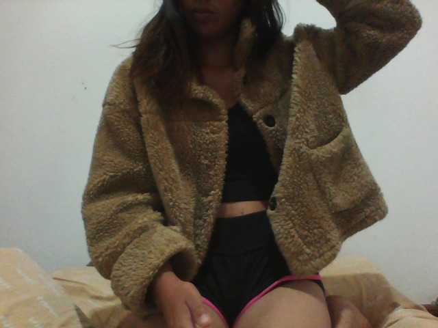 PrettyLie live cam on BongaCams