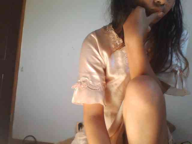 PrettyLie webcam