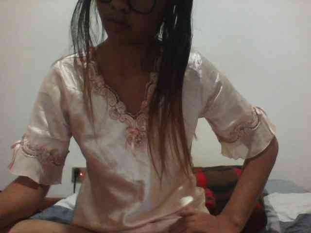 PrettyLie webcam