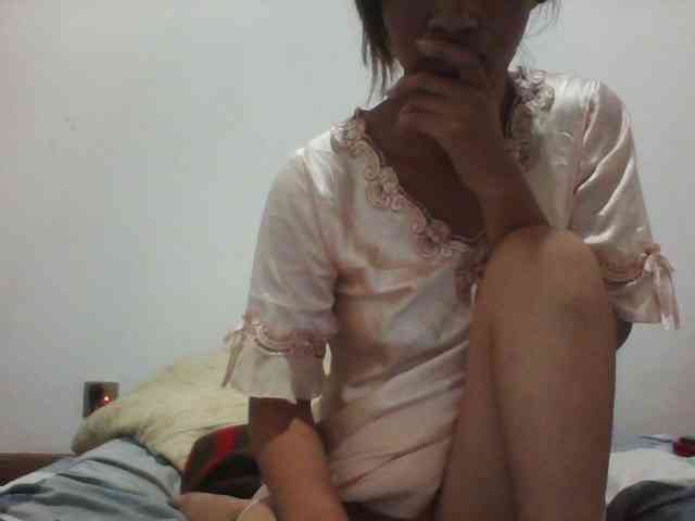 PrettyLie webcam