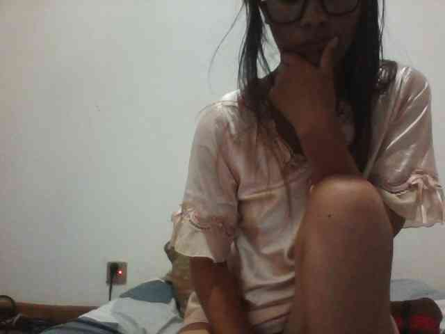PrettyLie webcam