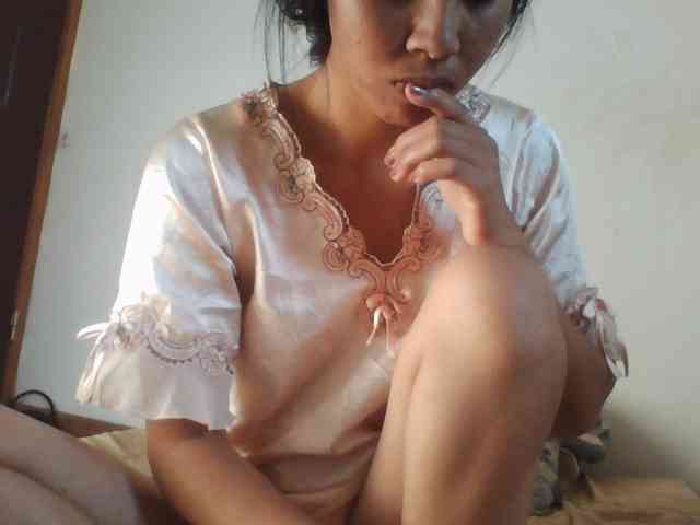 PrettyLie webcam