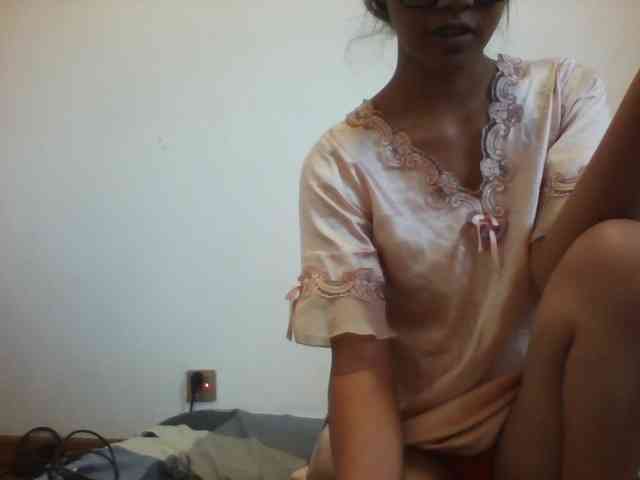 PrettyLie webcam