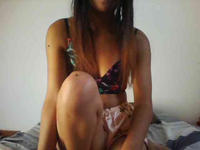 PrettyLie webcam