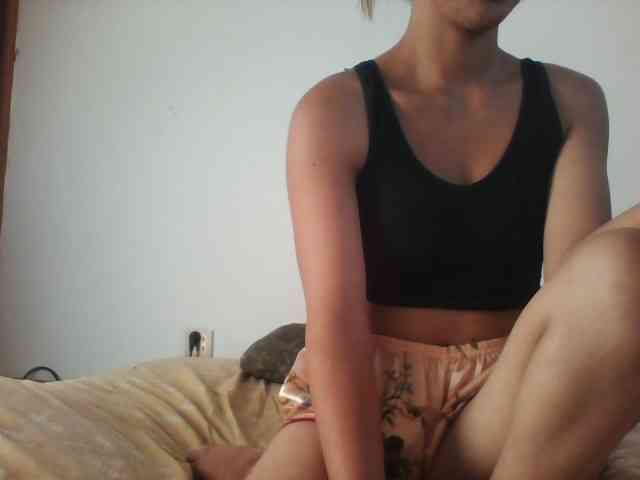 PrettyLie webcam