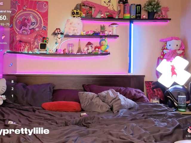 PrettyLilie live cam on BongaCams