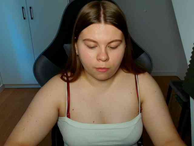Model: AbbyMint