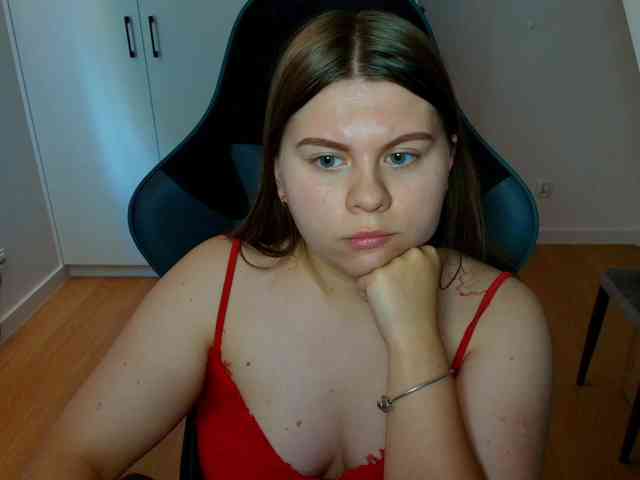 Model: AbbyMint