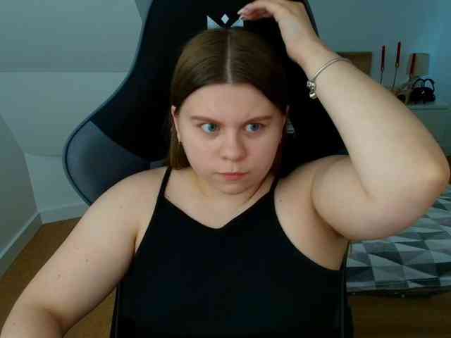 Model: AbbyMint