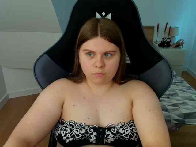 Model: AbbyMint