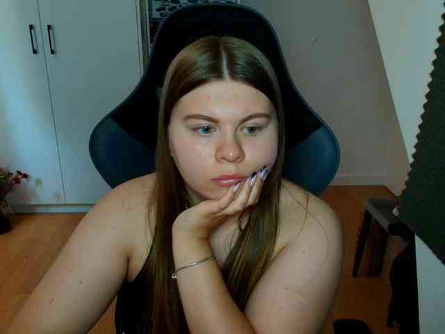 Model: AbbyMint
