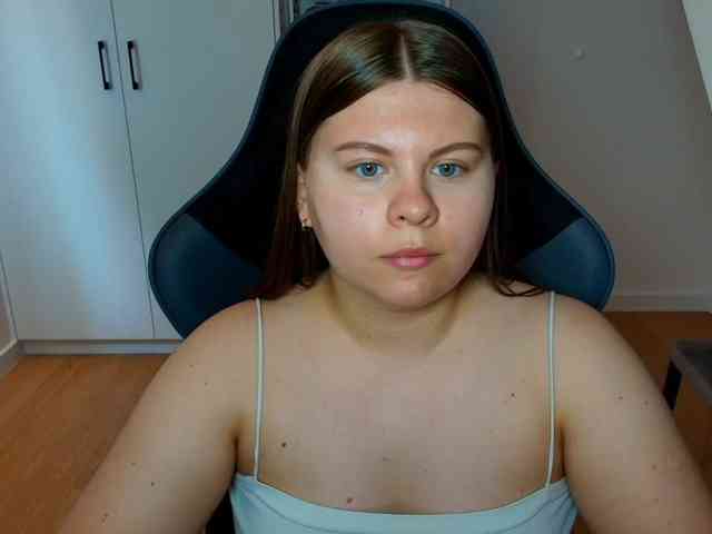 Model: AbbyMint