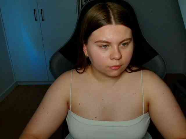 Model: AbbyMint
