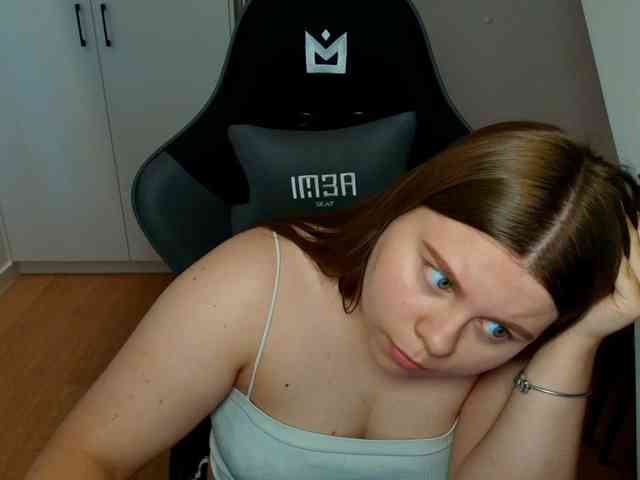 Model: AbbyMint