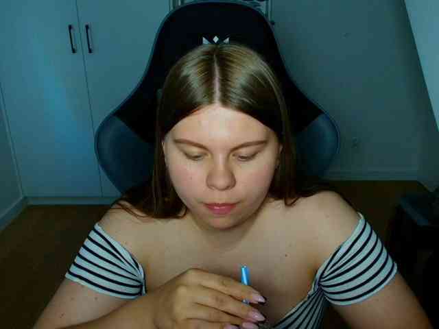Model: AbbyMint