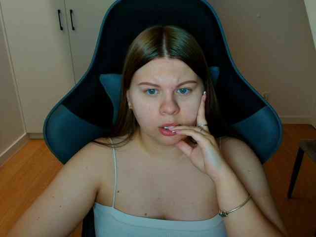 Model: AbbyMint