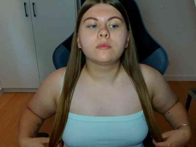 Model: AbbyMint