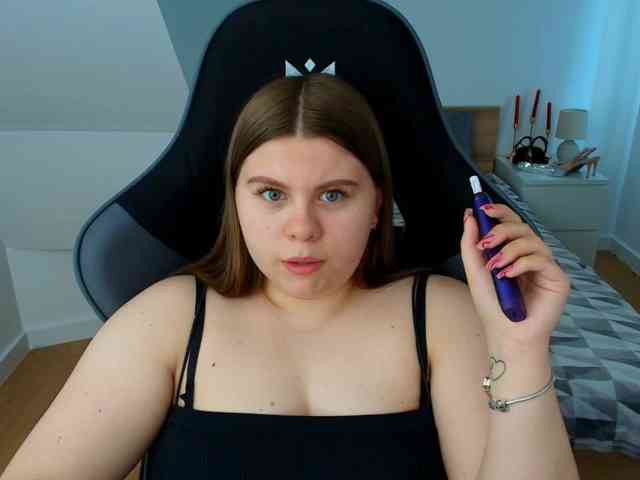 Model: AbbyMint
