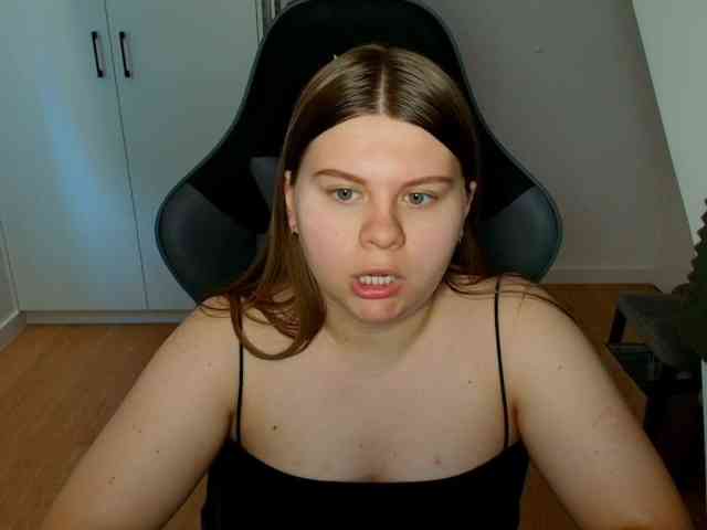 Model: AbbyMint
