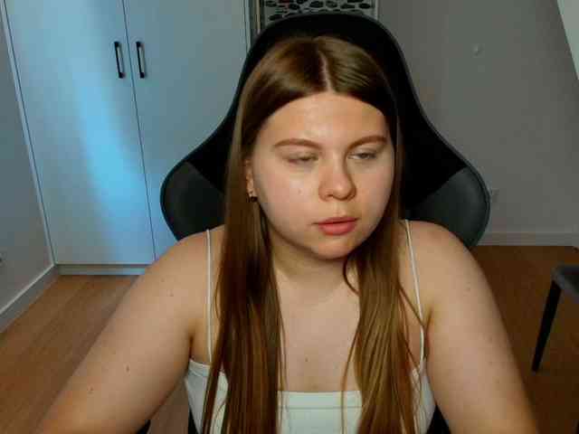 Model: AbbyMint