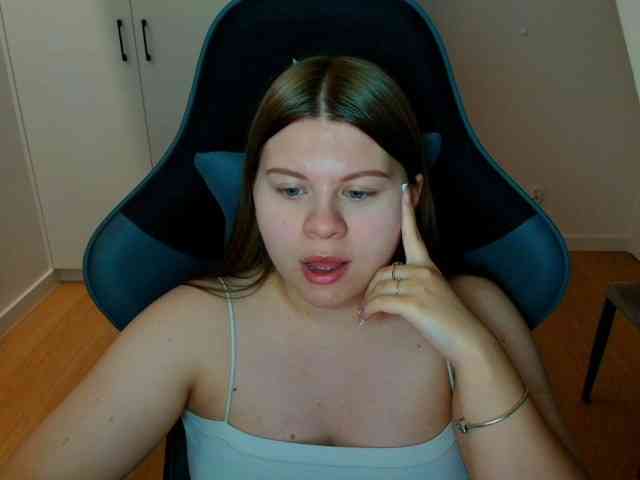 Model: AbbyMint