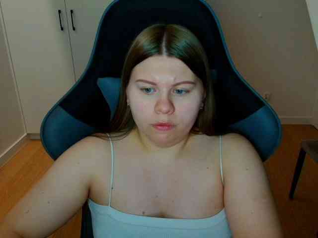 Model: AbbyMint