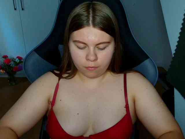 Model: AbbyMint