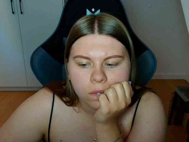 Model: AbbyMint