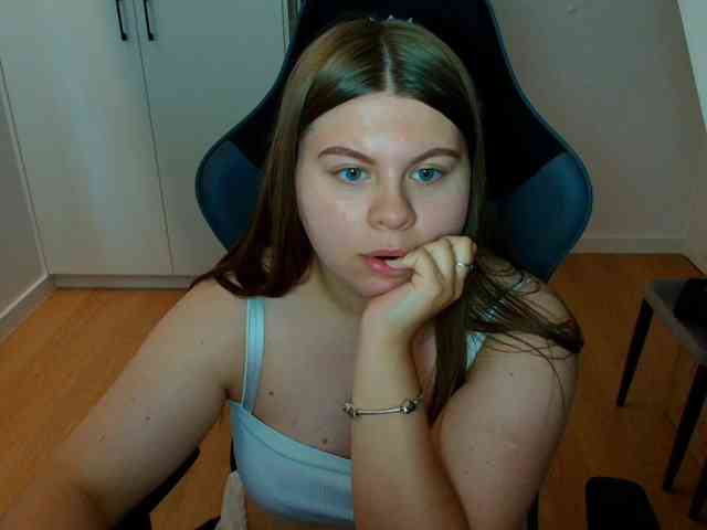 Model: AbbyMint