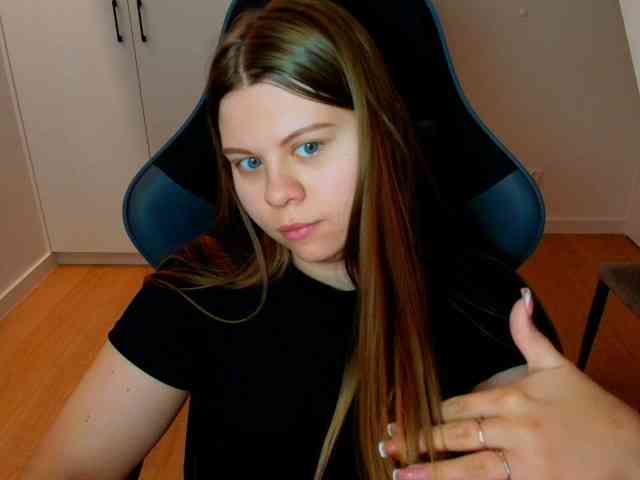 Model: AbbyMint