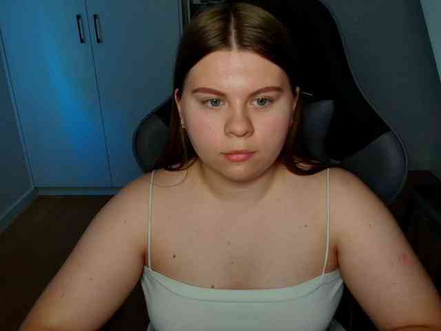 Model: AbbyMint
