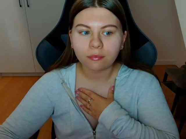 Model: AbbyMint