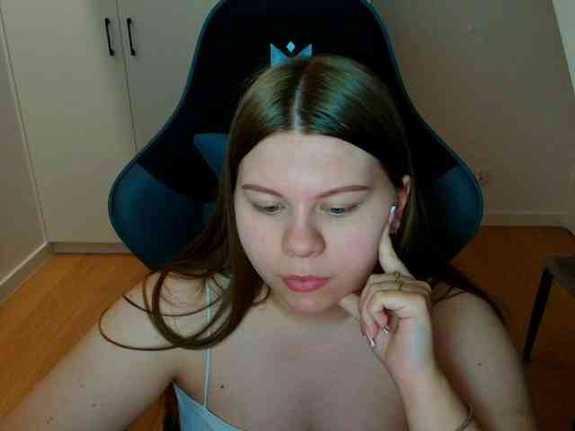 Model: AbbyMint