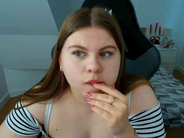 Model: AbbyMint