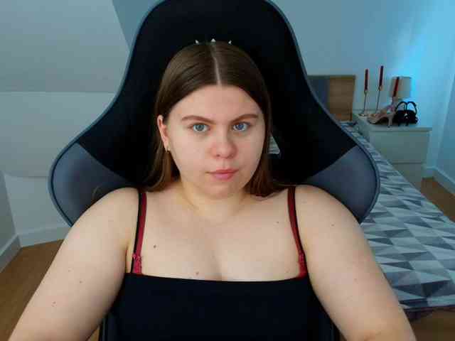 Model: AbbyMint