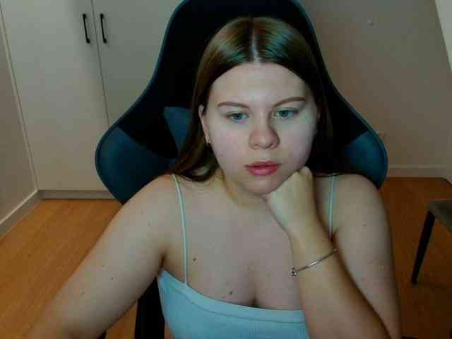 Model: AbbyMint