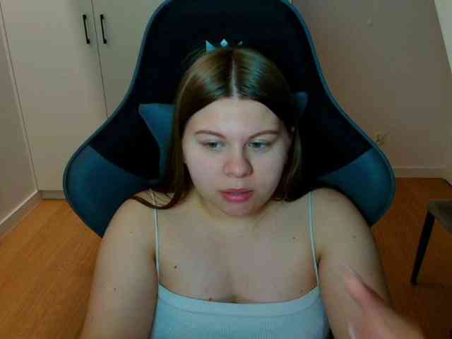 Model: AbbyMint