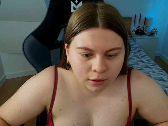 Model: AbbyMint