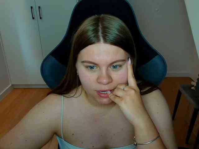 Model: AbbyMint