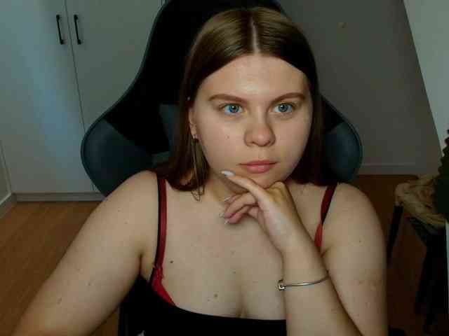 Model: AbbyMint