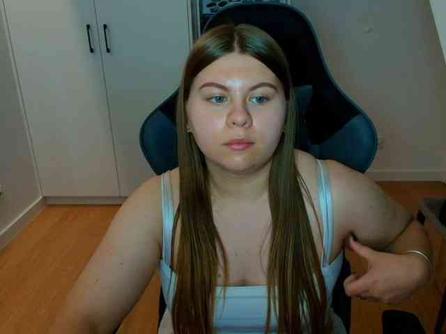 Model: AbbyMint