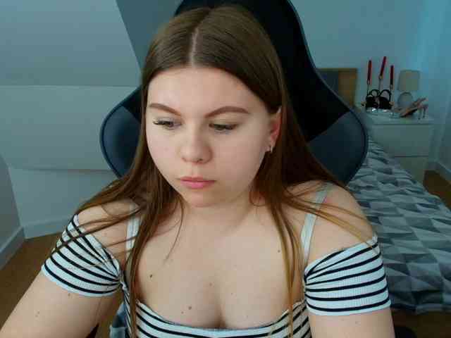 Model: AbbyMint